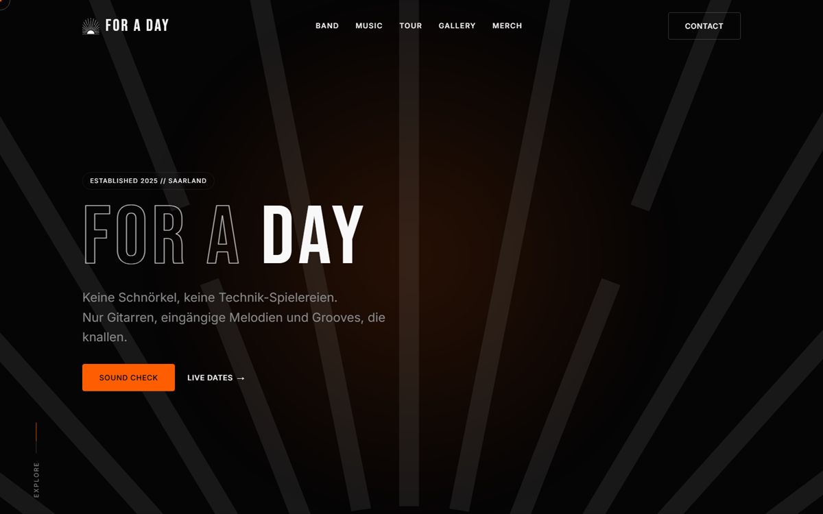 Startseite von foraday.eu — dunkle Bühnenoptik mit dem Schriftzug „For A Day